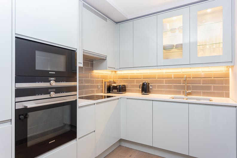 1 bedroom(s) apartment to sale in Drapers Yard, Wandsworth, London-image 2