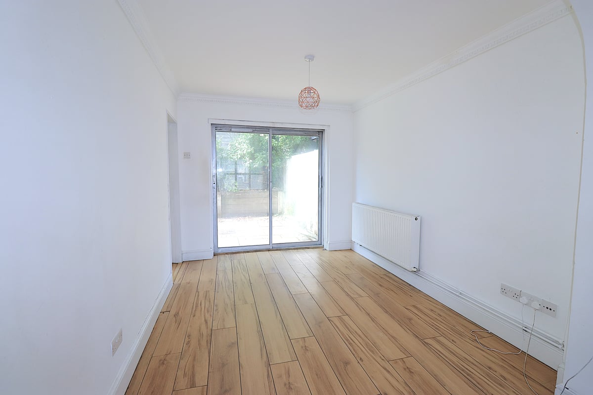 Barnes Close, Farnborough, GU14 7JA