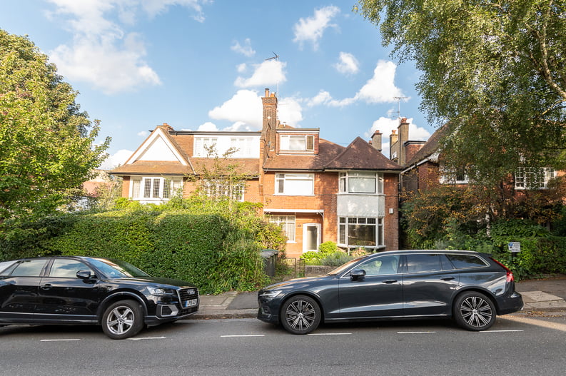2 bedroom(s) apartment to sale in Cholmeley Park, Highgate Village, London-image 10