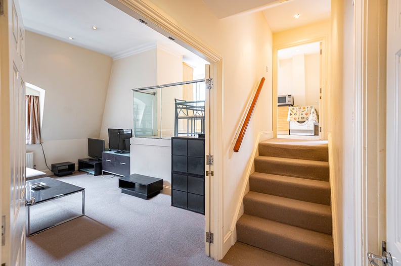 3 bedroom(s) apartment to sale in Whitehall, St James, London-image 5