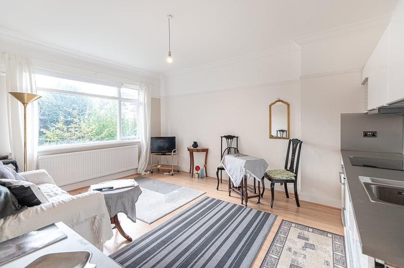 2 bedroom(s) apartment to sale in Cholmeley Park, Highgate Village, London-image 2