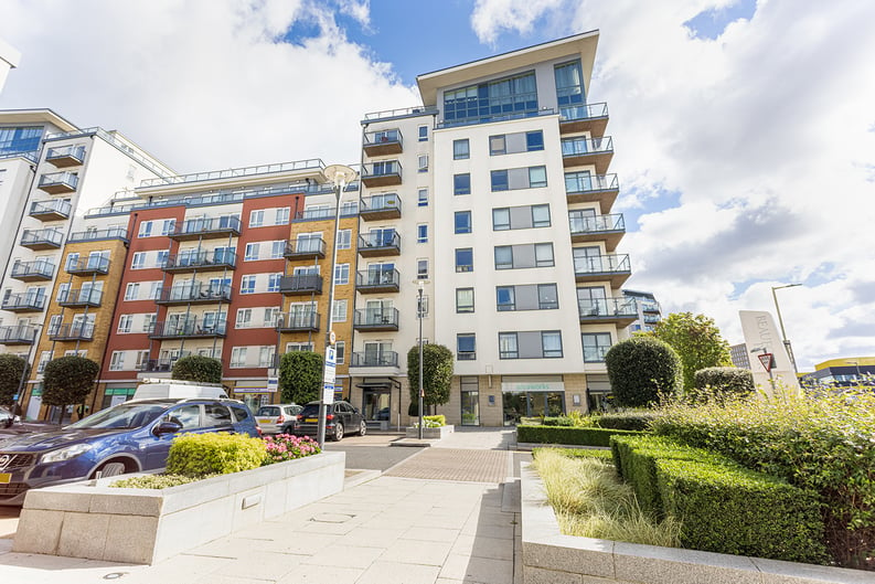 1 bedroom(s) apartment to sale in Heritage Avenue, London-image 1