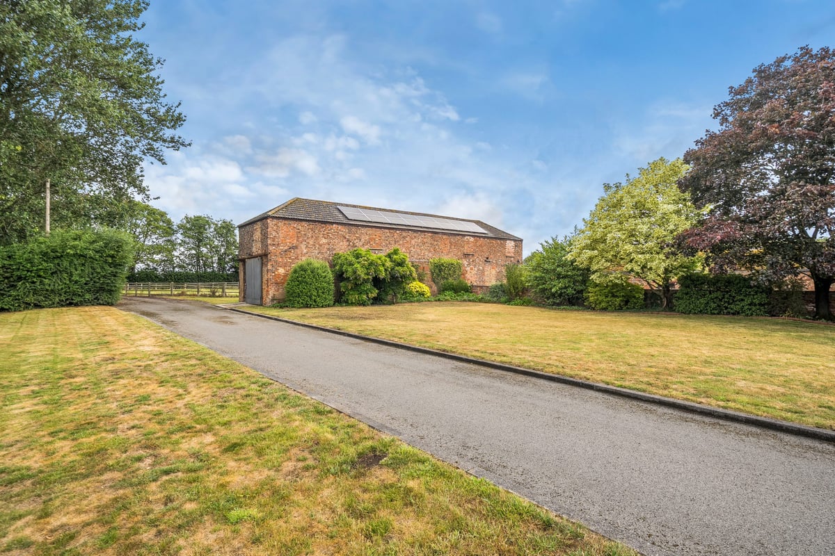 Woodcarr Farm, Sandtoft Road, Doncaster, DN9 1PW