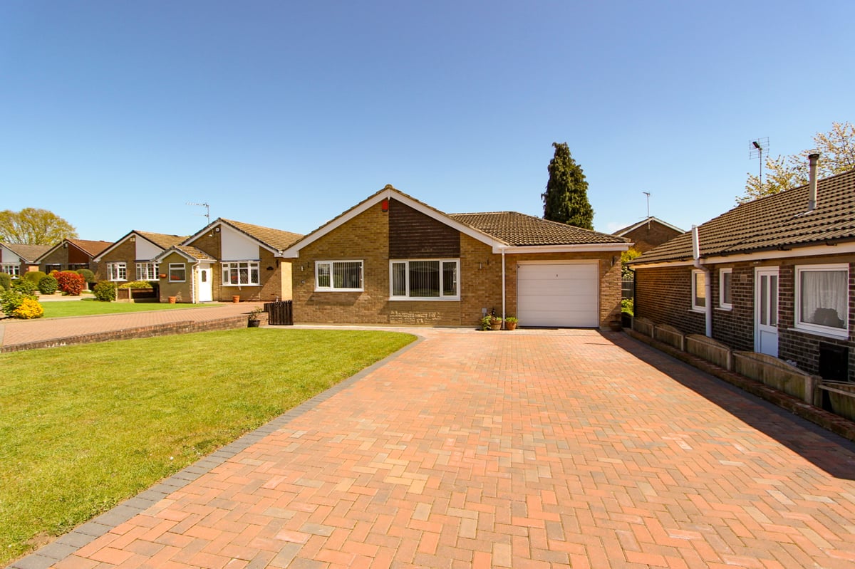 3 bedroom detached bungalow for sale, Tatenhill Gardens, Cantley
