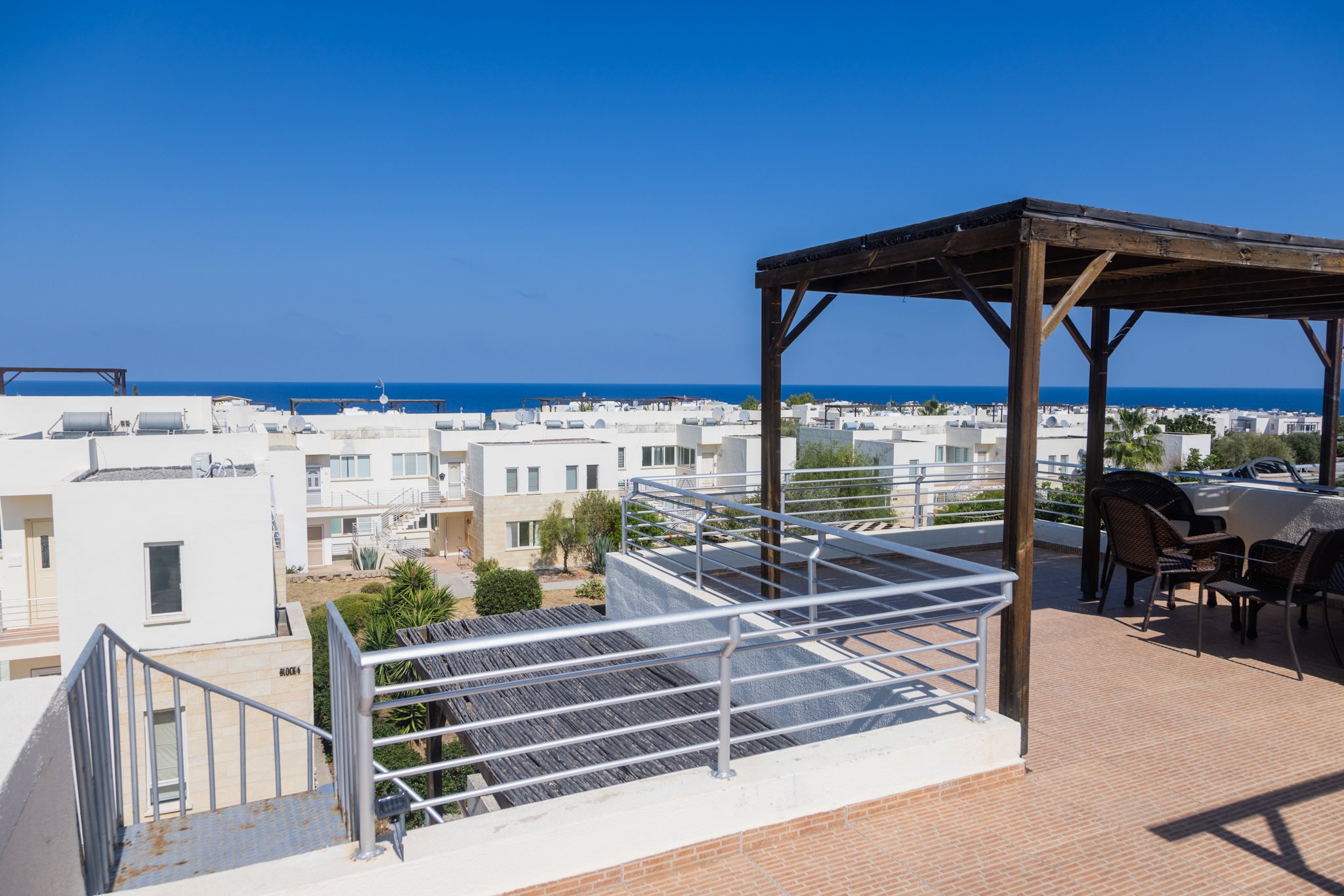 Charming 2 Bedroom Penthouse with Captivating Sea and Mountain Views, Esentepe