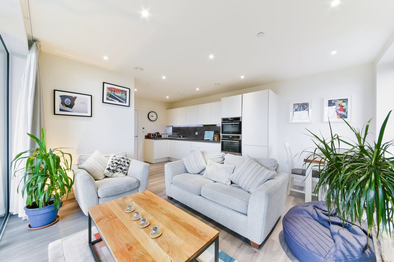 2 bedroom(s) apartment to sale in Moorhen Drive, London-image 7